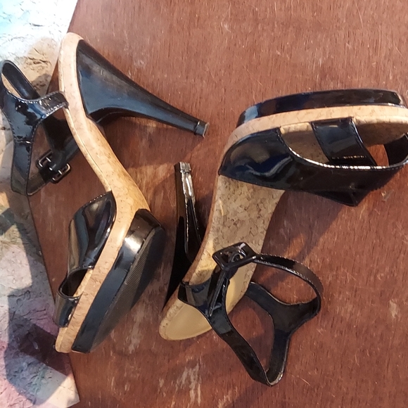 Black and Cork Heels - Picture 3 of 4